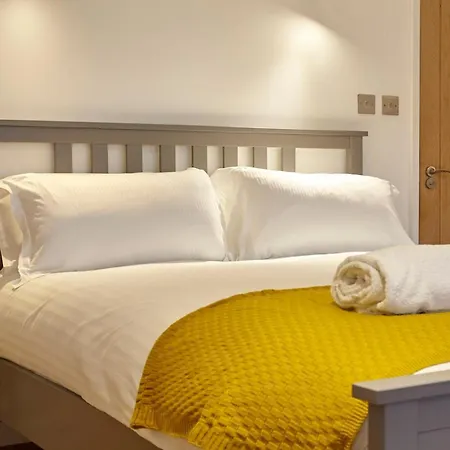 The Mural - Centre - Your *