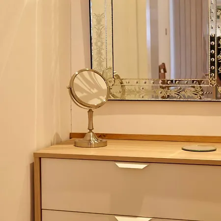 The Mural - Centre - Your Διαμέρισμα *