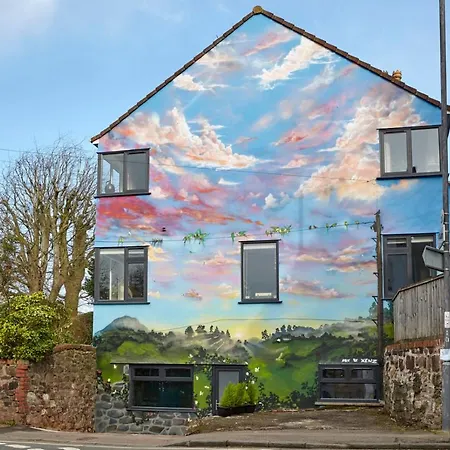 The Mural - Centre - Your Apartment *