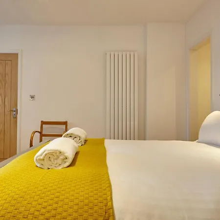 The Mural - Centre - Your Apartment