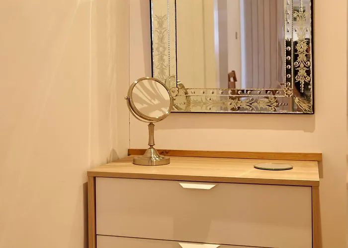 The Mural - Centre - Your Apartment *