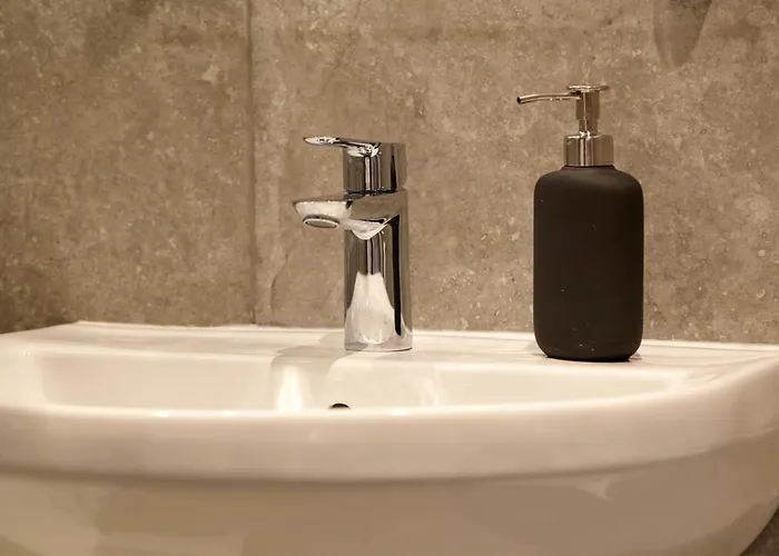 The Mural - Centre - Your Apartment