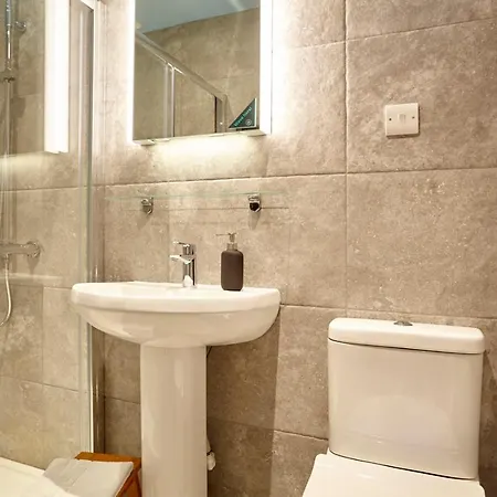 The Mural - Centre - Your 아파트 *